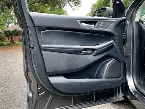 Used 2018 Ford Edge SEL w/ Equipment Group 201A FWD image 17