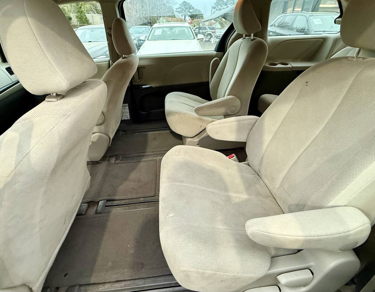Used 2014 Toyota Sienna L FWD image 10