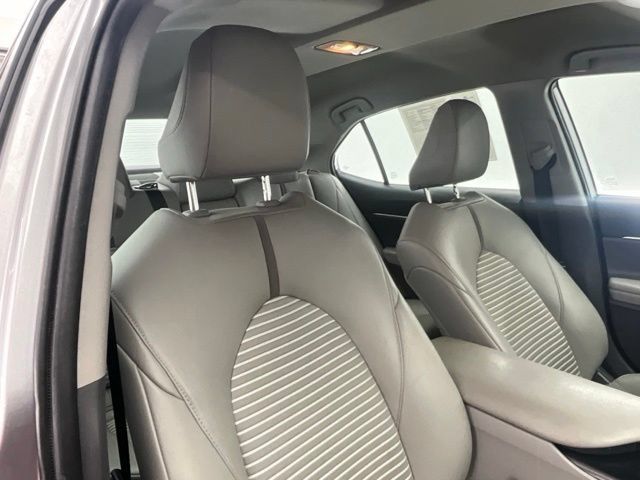 Used 2019 Toyota Camry SE FWD image 11