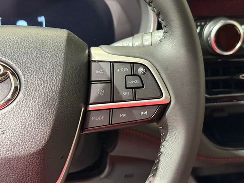 Used 2025 Toyota Highlander XSE AWD/4WD image 27