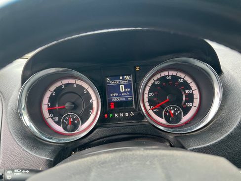 Used 2016 Dodge Grand Caravan SXT w/ UConnect Hands-Free Group FWD image 5