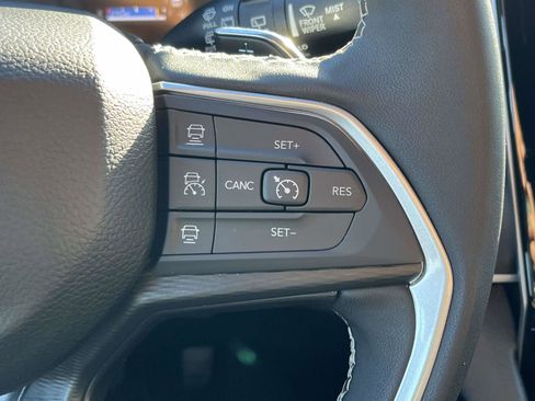 Used 2024 Jeep Grand Cherokee Altitude image 29