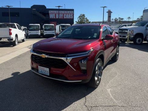 Used 2025 Chevrolet Trax LT w/ LT Convenience Package image 5