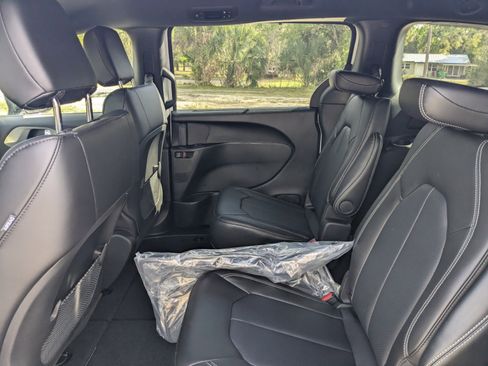 New 2025 Chrysler Voyager LX image 11