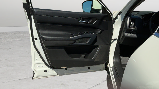 Used 2022 Nissan Pathfinder SL FWD image 19