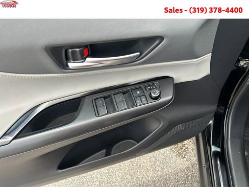 Certified 2023 Toyota Venza LE AWD/4WD image 12