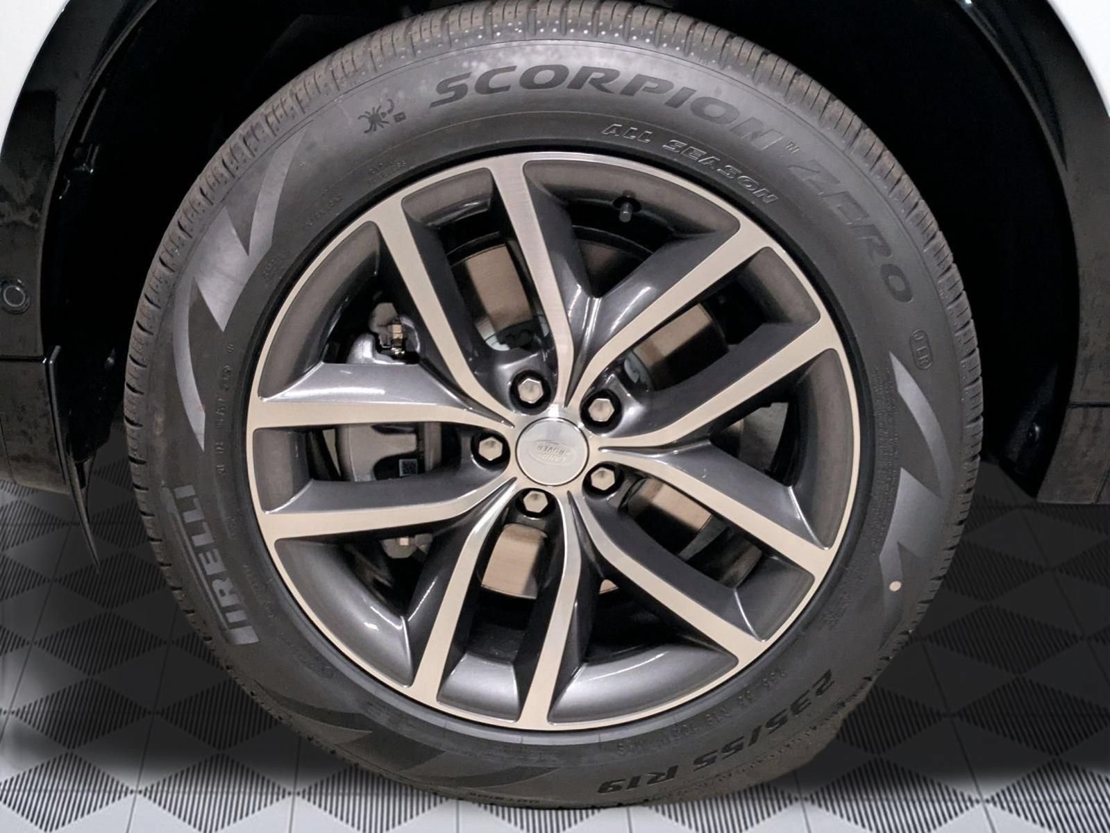 New 2026 Land Rover Discovery Sport Landmark AWD/4WD image 9