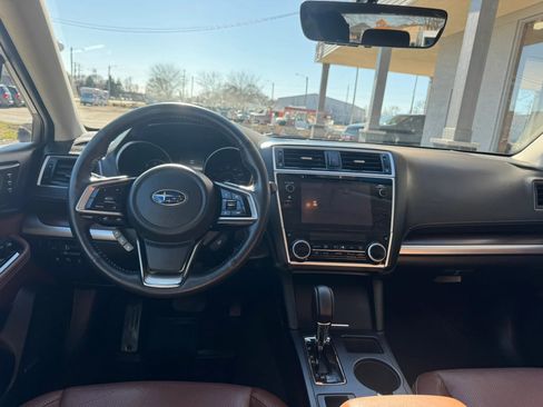 Used 2018 Subaru Outback 3.6R Touring AWD/4WD image 11