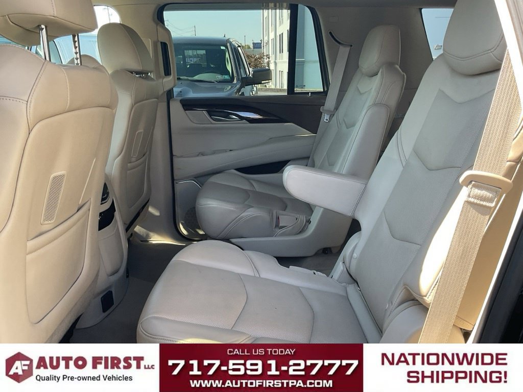 Used 2015 Cadillac Escalade Luxury AWD/4WD image 12