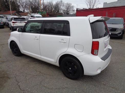 Used 2012 Scion xB 5-Door Wagon 5-Spd MT image 4
