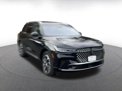 Used 2024 Lincoln Nautilus Reserve image 3