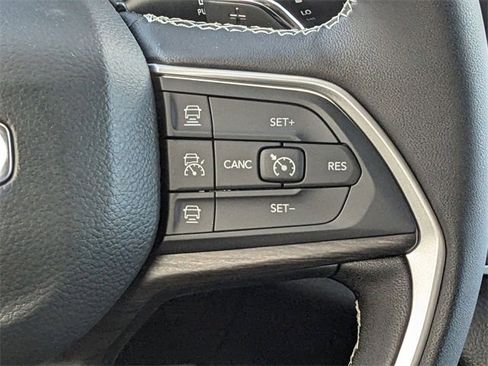 New 2025 Jeep Grand Cherokee Limited image 18