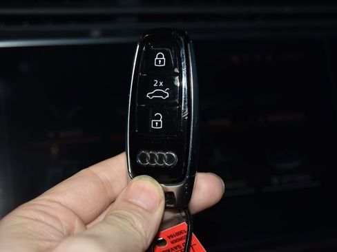 Used 2022 Audi Q8 Prestige image 18