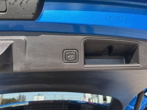 Used 2024 GMC Terrain SLE w/ Driver Convenience Package image 11