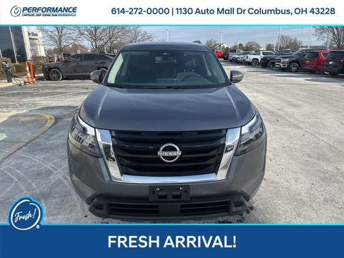 Used 2024 Nissan Pathfinder SV image 9