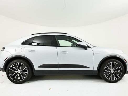 New 2025 Porsche Macan Electric image 8