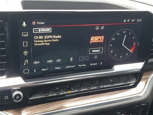 Used 2025 GMC Sierra 1500 Elevation image 26