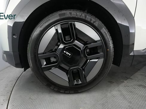 Used 2024 Kia EV9 GT-Line AWD/4WD image 19