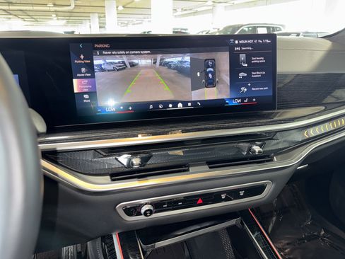 Used 2025 BMW X7 xDrive40i w/ M Sport Package AWD/4WD image 28