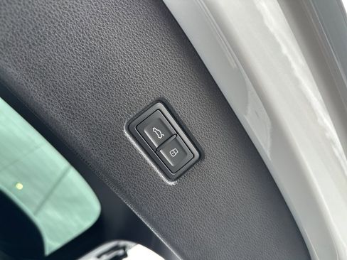 Used 2023 Audi SQ5 Prestige w/ Prestige Package image 45