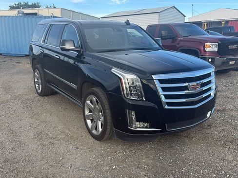 Used 2017 Cadillac Escalade Premium Luxury image 5