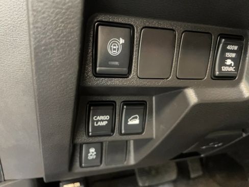 Used 2024 Nissan Frontier SV w/ SV Convenience Package AWD/4WD image 14