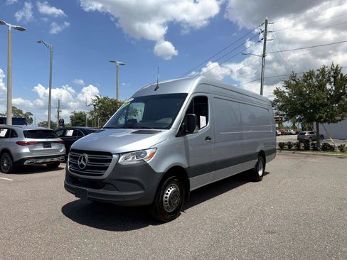 Used 2025 Mercedes-Benz Sprinter 3500 image 1