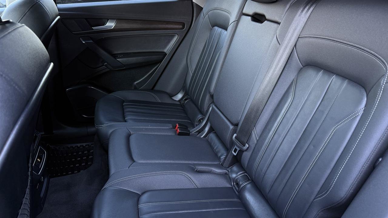 Used 2023 Audi Q5 2.0T Premium w/ Convenience Package AWD/4WD image 32