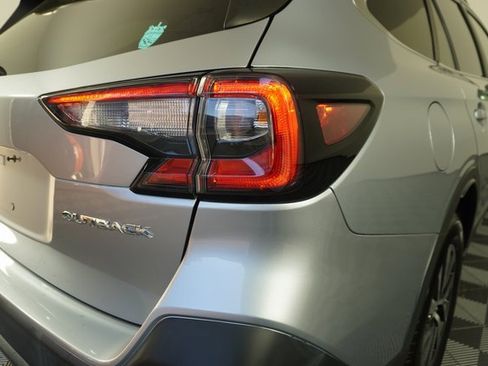 Used 2022 Subaru Outback Premium image 13