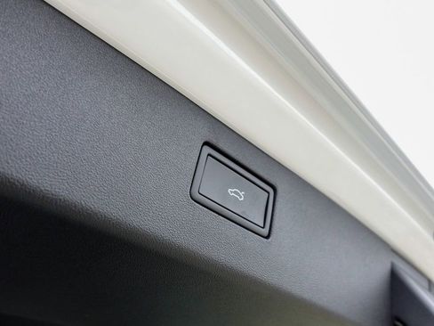 New 2026 Volkswagen Tiguan SE R-Line image 28