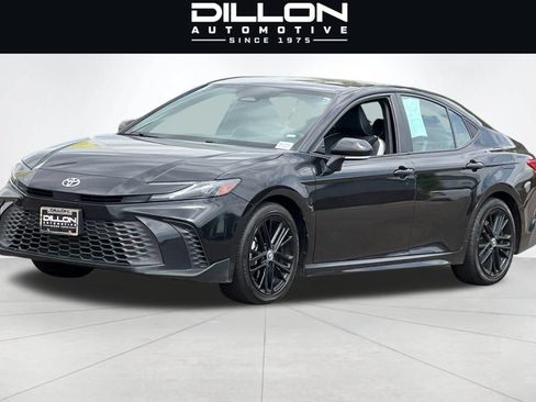 Used 2025 Toyota Camry SE FWD image 8