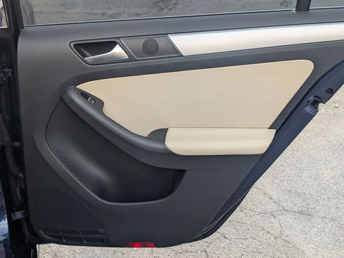 Used 2013 Volkswagen Jetta SE image 26