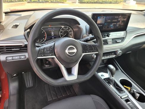 Used 2025 Nissan Altima 2.5 SV w/ SV Special Edition Package AWD/4WD image 12