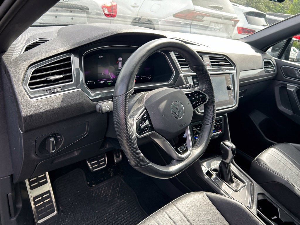 Used 2024 Volkswagen Tiguan SE R-Line FWD image 24