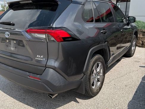 Used 2022 Toyota RAV4 XLE AWD/4WD image 3