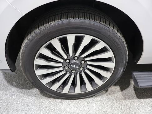 Used 2019 Lincoln Navigator L Reserve AWD/4WD image 10