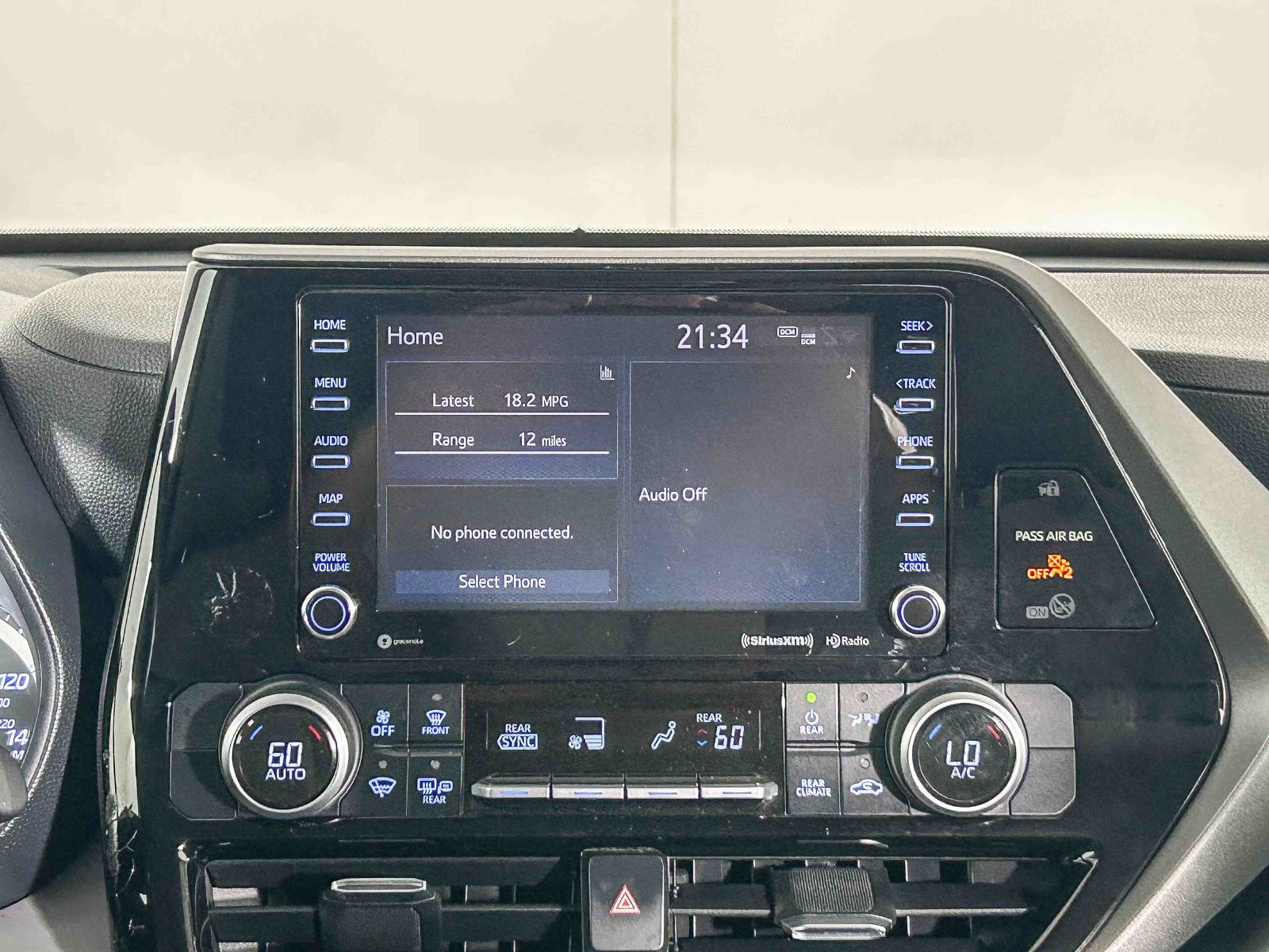 Used 2021 Toyota Highlander LE FWD image 15
