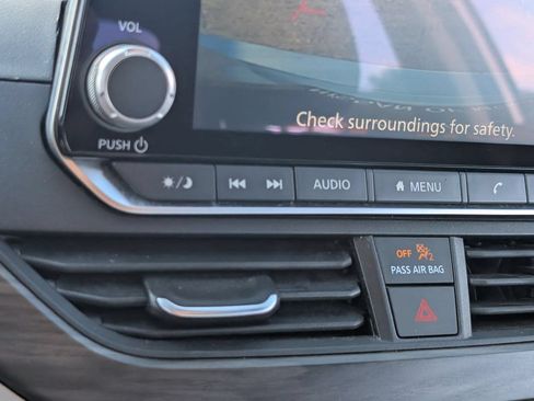 Used 2024 Nissan Altima 2.5 SV FWD image 15