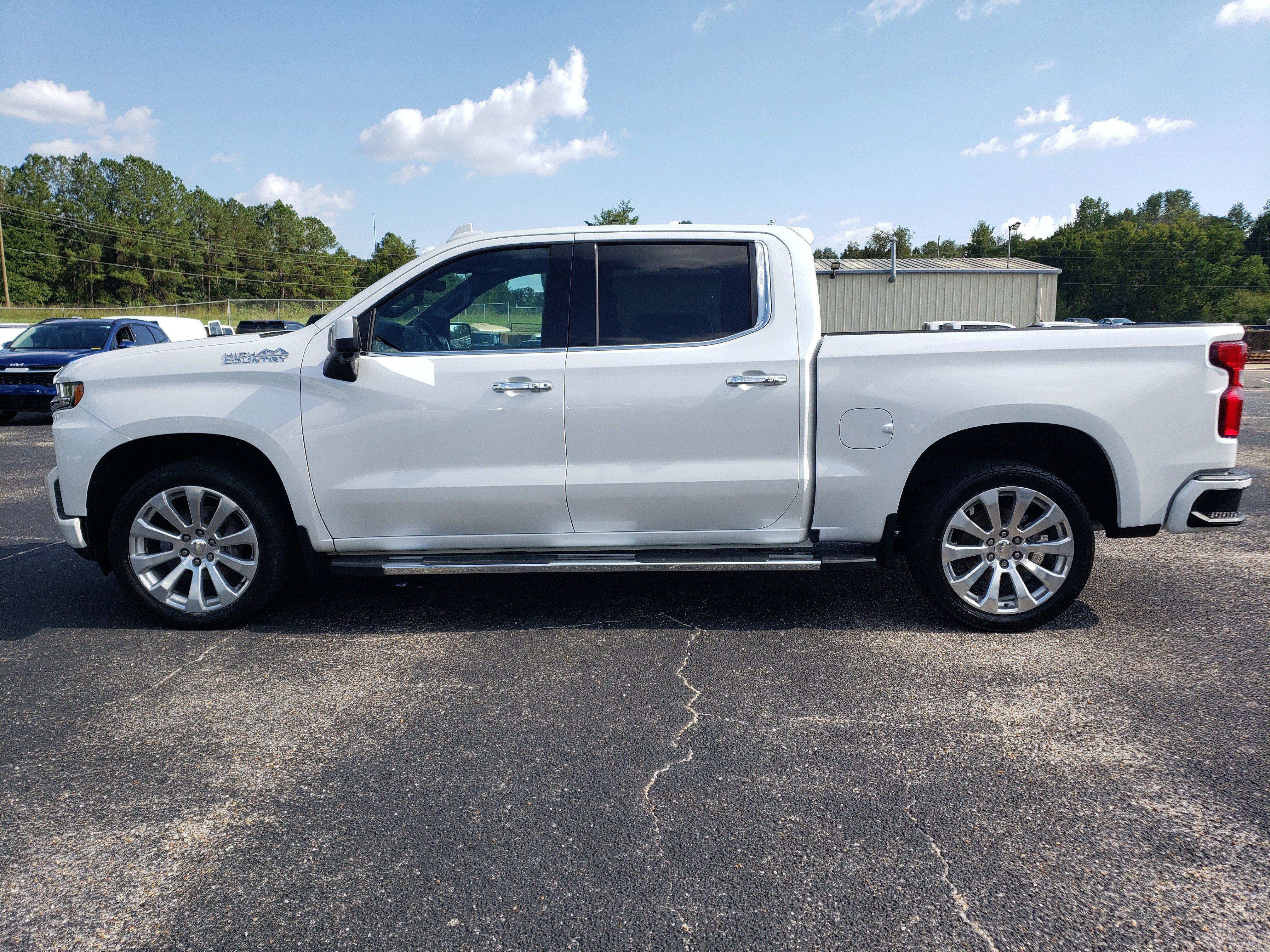 Used 2019 Chevrolet Silverado 1500 High Country w/ Technology Package AWD/4WD image 6