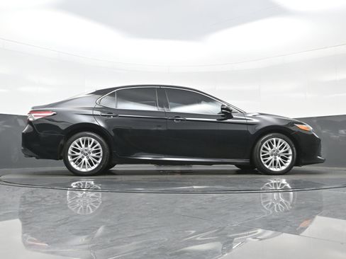 Used 2020 Toyota Camry XLE image 28