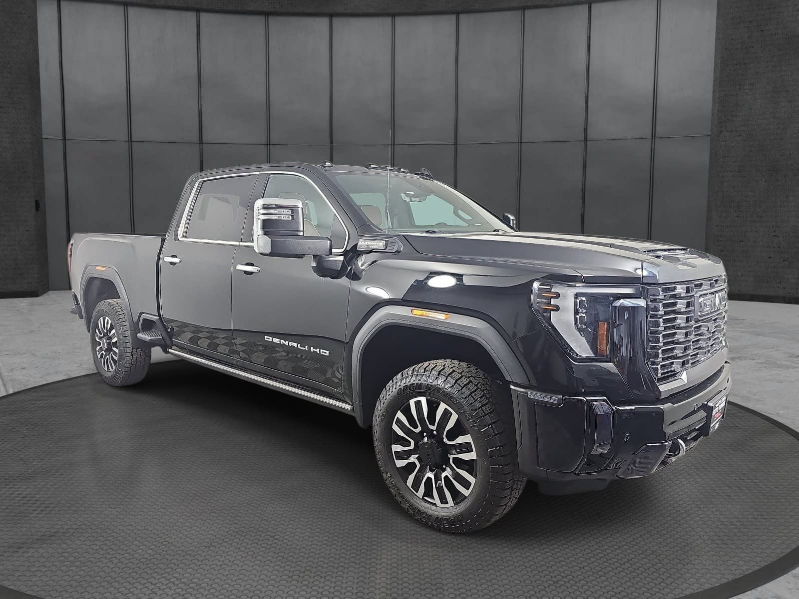 Used 2024 GMC Sierra 2500 Denali Ultimate AWD/4WD image 3