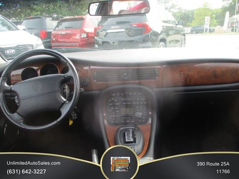 Used 2001 Jaguar XJ8 RWD image 9