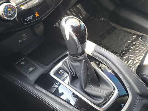 Used 2019 Nissan Rogue SL FWD image 30