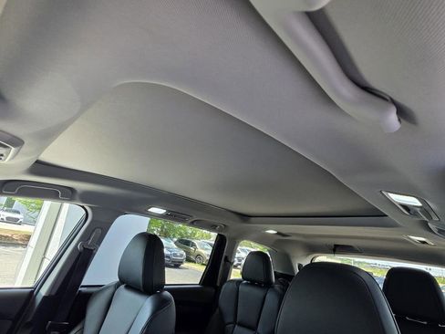 Used 2022 Subaru Ascent Limited w/ Technology Package AWD/4WD image 9