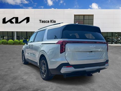 Used 2025 Kia Carnival EX FWD image 6