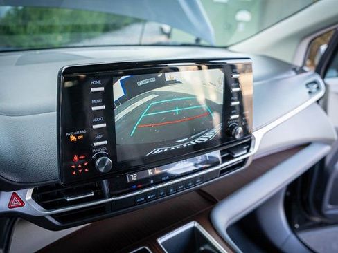 Used 2024 Toyota Sienna LE image 22