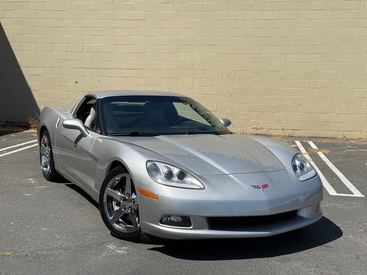 Used 2007 Chevrolet Corvette Coupe w/ Preferred Equipment Group RWD image 2