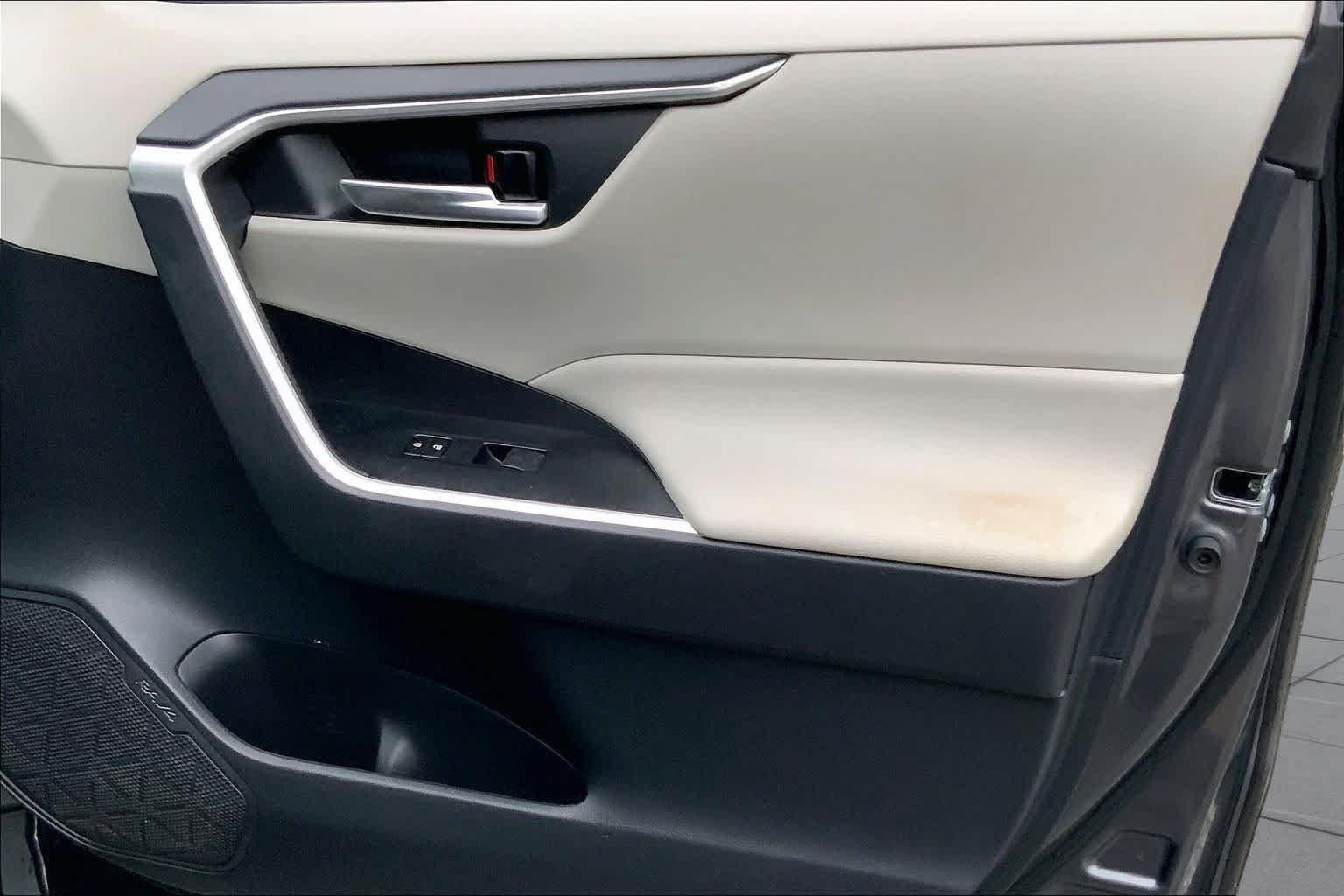 Used 2021 Toyota RAV4 XLE FWD image 21