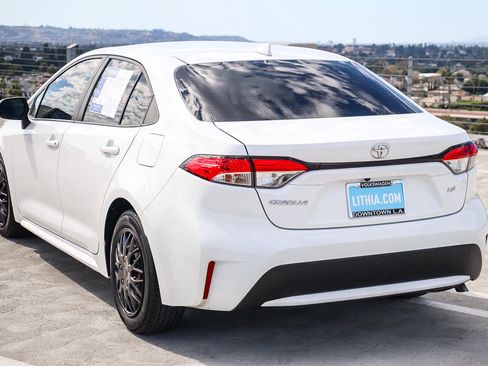 Used 2021 Toyota Corolla LE image 8