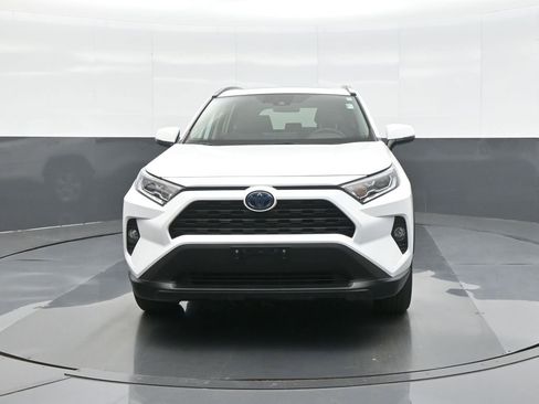 Used 2020 Toyota RAV4 XLE w/ Convenience Package AWD/4WD image 2